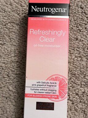 SEALED IN BOX NWT Neutrogena Refreshingly Clear Oil Free Face Cream